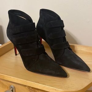 NEVER WORN - CHRISTIAN LOUBOUTIN. TRINIBOOT 85 MM VEAUVELOUR VELCRO STRAPS.
